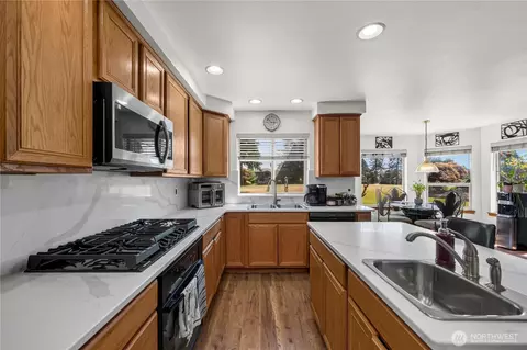 Kitchen - 19912 30th Street Ct E, Lake Tapps, WA 98391 photo 4 of 4