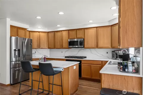 Kitchen - 19912 30th Street Ct E, Lake Tapps, WA 98391 photo 3 of 4