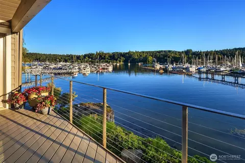 267 Shannon Dr SE, Bainbridge Island, WA 98110