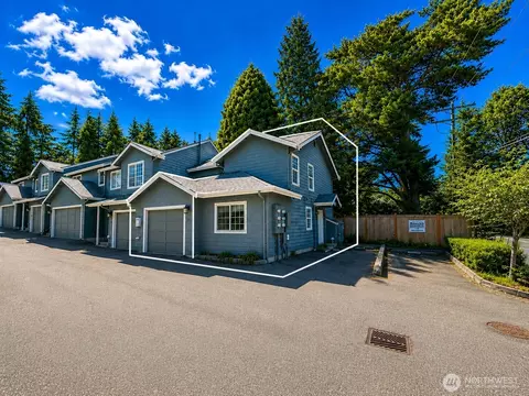 15633 44th Ave W #B-1, Lynnwood, WA 98087