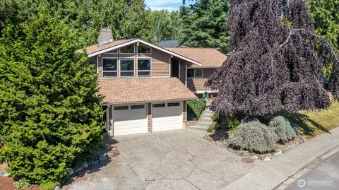 2301 Monica Dr, Mount Vernon, WA 98273