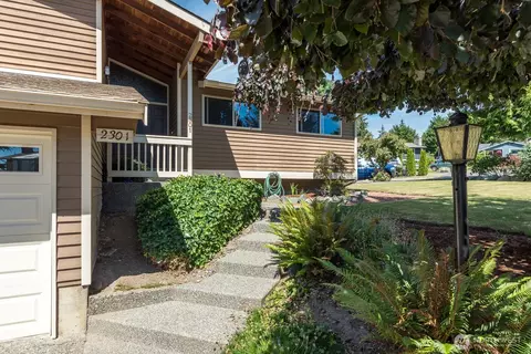2301 Monica Dr, Mount Vernon, WA 98273
