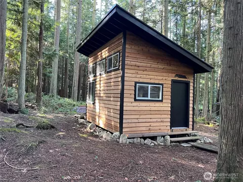 121 Haidah St, Center Island, WA 98221