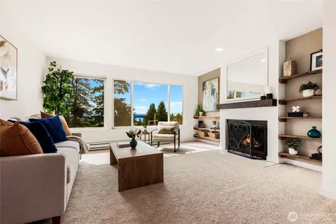215 N 120th St #301, Seattle, WA 98133