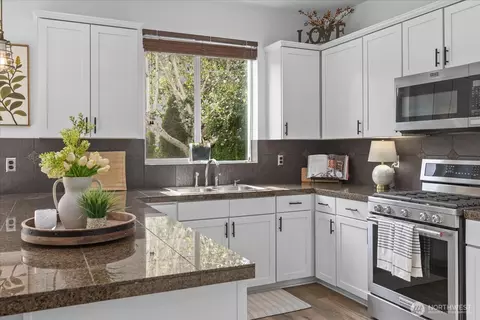 Kitchen - 16118 35th Dr SE, Bothell, WA 98012 photo 5 of 5
