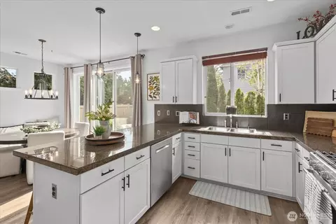 Kitchen - 16118 35th Dr SE, Bothell, WA 98012 photo 1 of 5