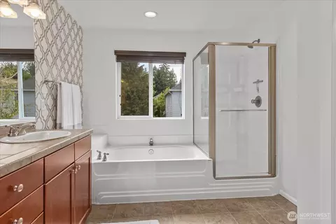 Bath - 16118 35th Dr SE, Bothell, WA 98012 photo 3 of 4