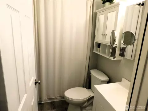 Bath - 4301 S 4th Ave, Everett, WA 98203 photo 1 of 3