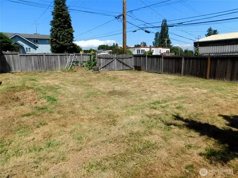 Exterior - 4301 S 4th Ave, Everett, WA 98203 photo 4 of 4