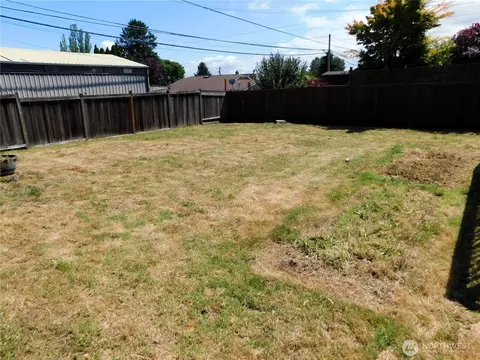 Exterior - 4301 S 4th Ave, Everett, WA 98203 photo 3 of 4