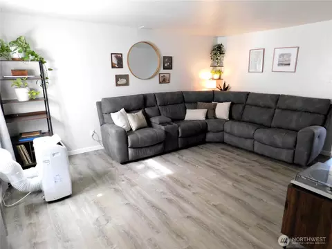 Living - 4301 S 4th Ave, Everett, WA 98203 photo 1 of 2