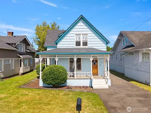 706 6th St, Hoquiam, WA 98550