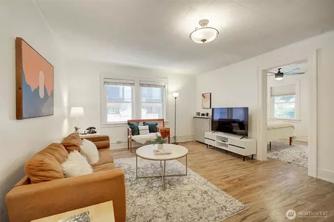 4725 15th Ave NE #16, Seattle, WA 98105