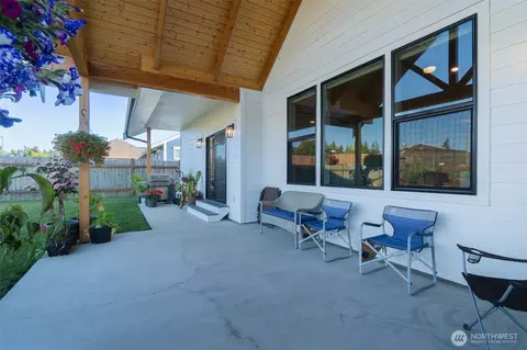Exterior - 806 Mapleridge Dr, Everson, WA 98247 photo 4 of 6