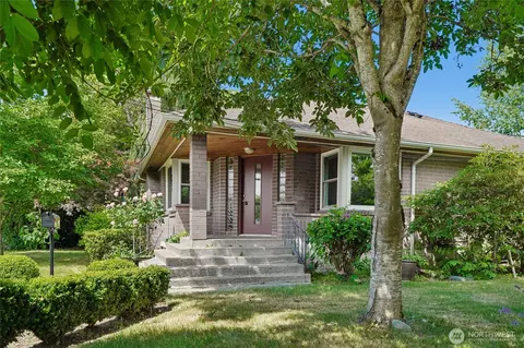 3004 SW Barton St, Seattle, WA 98126