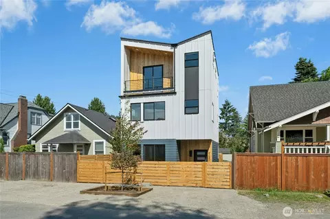9240 Dayton Ave N, Seattle, WA 98103
