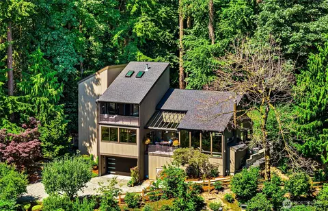 9426 SE 52nd St, Mercer Island, WA 98040