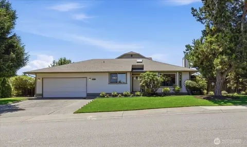 1817 SW 325th Pl, Federal Way, WA 98023