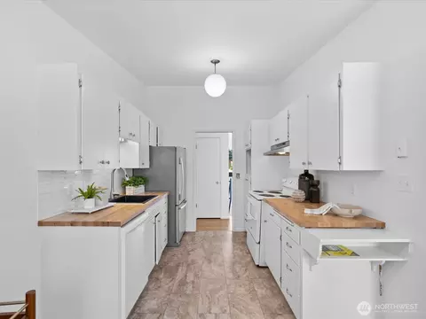 Kitchen - 817 Olympic Blvd #A, Everett, WA 98203 photo 3 of 5