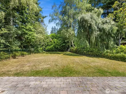 Exterior - 817 Olympic Blvd #A, Everett, WA 98203 photo 5 of 9