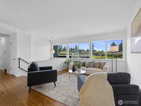 Living - 817 Olympic Blvd #A, Everett, WA 98203 photo 1 of 4
