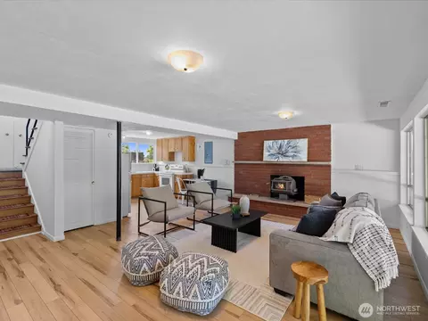 Living - 817 Olympic Blvd #A, Everett, WA 98203 photo 4 of 4