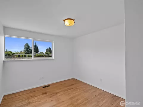 Bedroom - 817 Olympic Blvd #A, Everett, WA 98203 photo 4 of 5