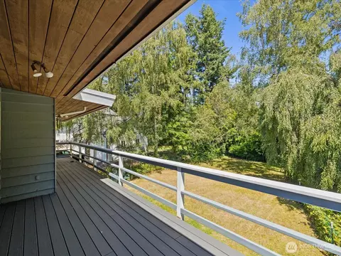 Exterior - 817 Olympic Blvd #A, Everett, WA 98203 photo 3 of 9
