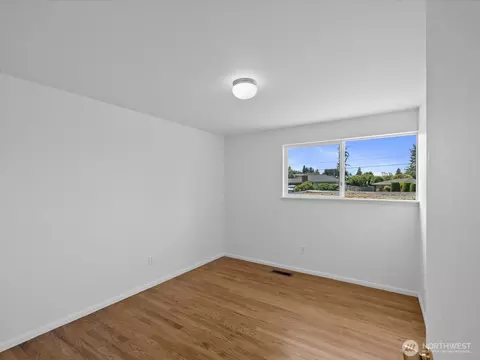 Bedroom - 817 Olympic Blvd #A, Everett, WA 98203 photo 3 of 5