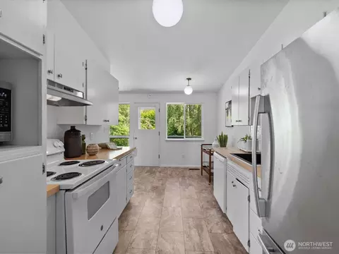 Kitchen - 817 Olympic Blvd #A, Everett, WA 98203 photo 1 of 5