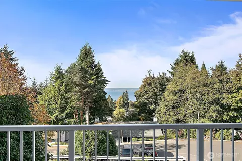 28610 16th Ave S #202, Federal Way, WA 98003
