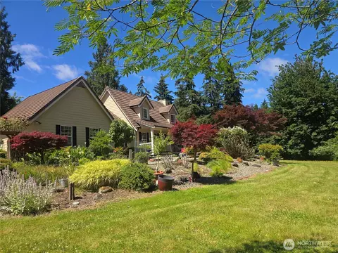 654 9th Ave, Fox Island, WA 98333
