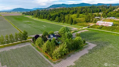21895 Cedardale Rd, Mount Vernon, WA 98274