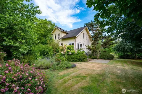 21895 Cedardale Rd, Mount Vernon, WA 98274