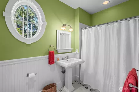 Bath - 7104 E Grapeview Loop Rd, Allyn, WA 98524 photo 4 of 4