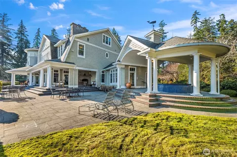 Exterior - 7104 E Grapeview Loop Rd, Allyn, WA 98524 photo 7 of 12