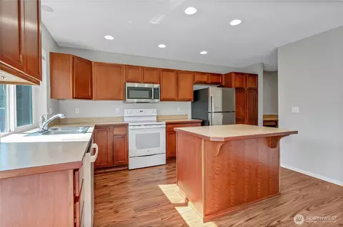 Kitchen - 1401 Riddell Ave NE, Orting, WA 98360 photo 3 of 3