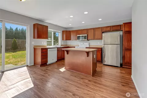 Kitchen - 1401 Riddell Ave NE, Orting, WA 98360 photo 2 of 3