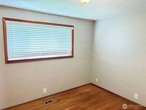 Bedroom - 1828 Gossard St, Enumclaw, WA 98022 photo 4 of 5