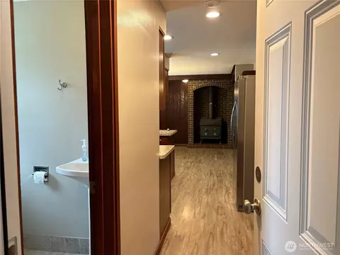 Entry Way - 1828 Gossard St, Enumclaw, WA 98022 photo 2 of 4