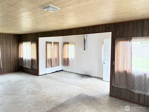 Living - 1828 Gossard St, Enumclaw, WA 98022 photo 5 of 5