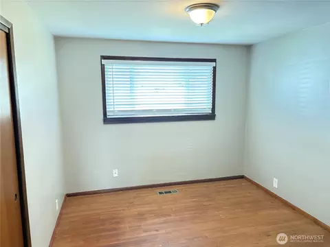 Bedroom - 1828 Gossard St, Enumclaw, WA 98022 photo 1 of 5