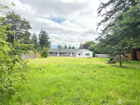 Exterior - 1828 Gossard St, Enumclaw, WA 98022 photo 13 of 14
