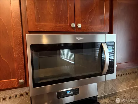 Kitchen - 1828 Gossard St, Enumclaw, WA 98022 photo 2 of 5