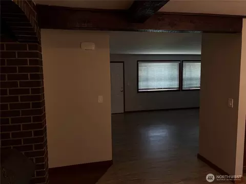 Living - 1828 Gossard St, Enumclaw, WA 98022 photo 1 of 5
