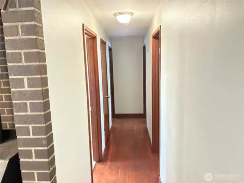 Entry Way - 1828 Gossard St, Enumclaw, WA 98022 photo 3 of 4
