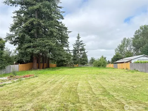 Exterior - 1828 Gossard St, Enumclaw, WA 98022 photo 3 of 14