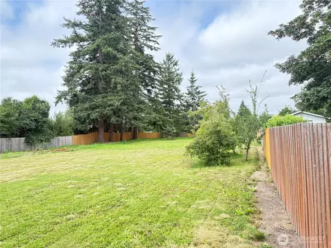 Exterior - 1828 Gossard St, Enumclaw, WA 98022 photo 4 of 14