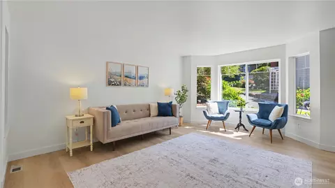 Living - 14719 102nd Ave NE, Bothell, WA 98011 photo 4 of 7