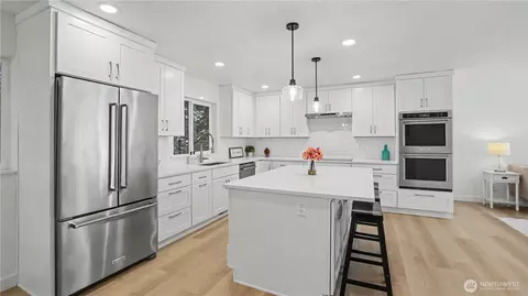 Kitchen - 14719 102nd Ave NE, Bothell, WA 98011 photo 3 of 6